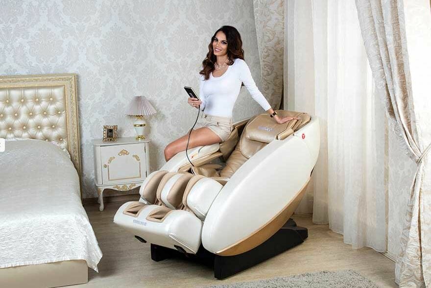 массажное кресло Orion Yamaguchi бежевое в интерьере