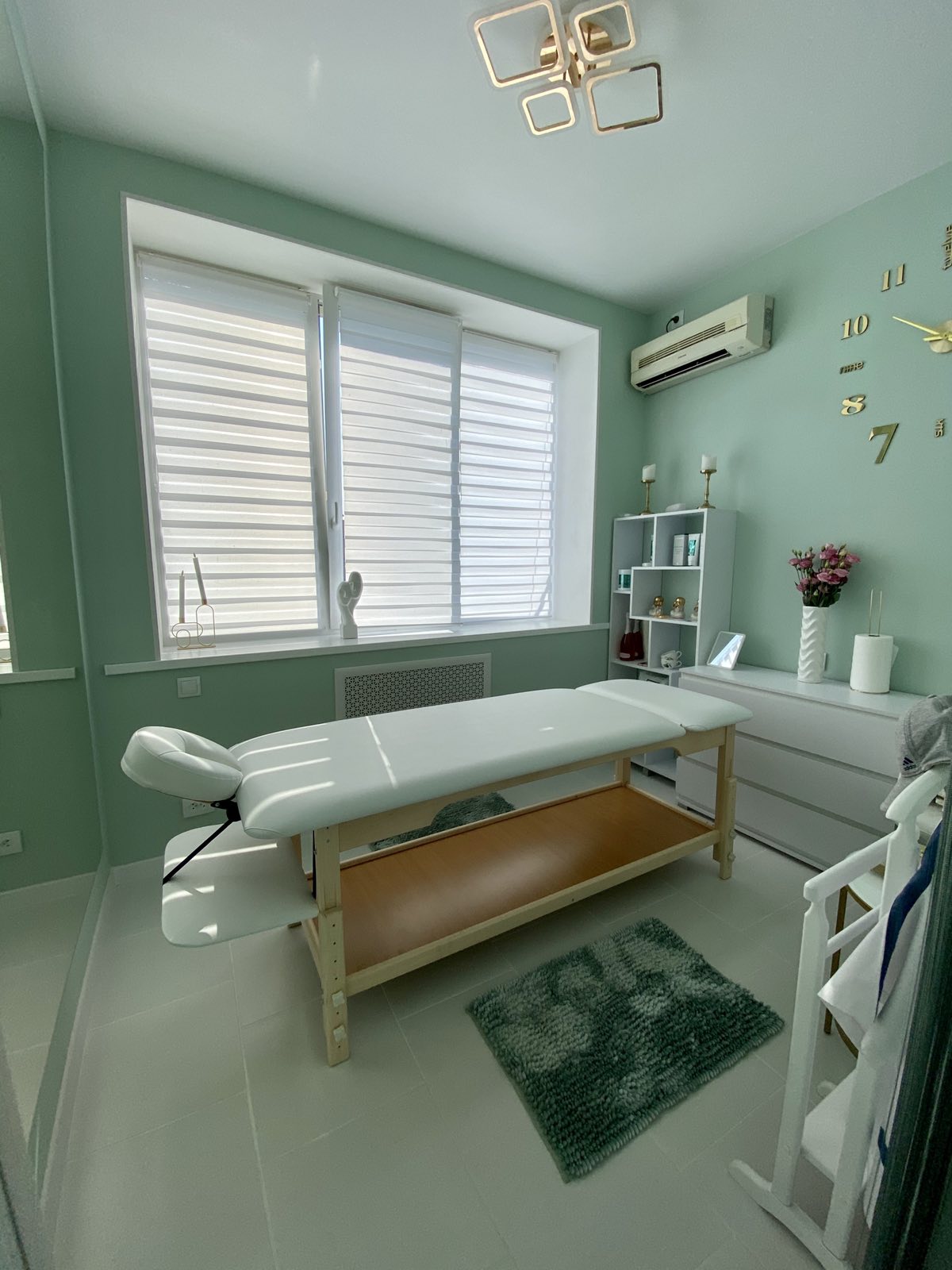 Массажный стол с полочкой для рук